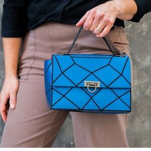 ⭐️NWOT Patricia Luca Elegant Blue Geometric Bag⭐️
